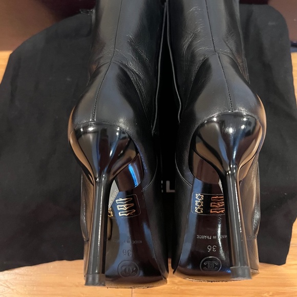 CHANEL BOOTS - Picture 3 of 5